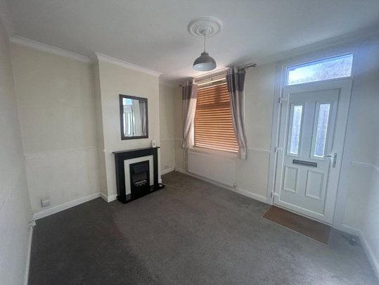 3 bedroom end of terrace house to rent - Photo 1