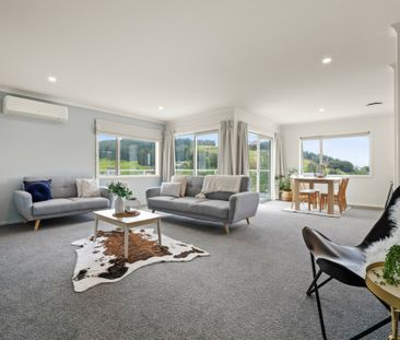 A modern home with a harbour view! - Photo 3