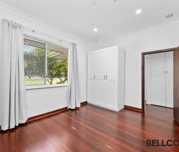 CHARACTER WITH BIG YARD! - Photo 6