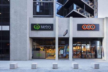 Modern & Stylish One-Bedroom in Central Belconnen - Lake View - Photo 2