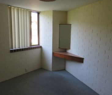 Unfurnished 2 bedroom Unit - Photo 4