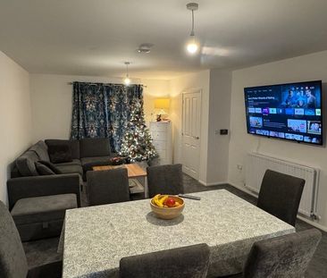 Room in a Shared House, Cheswick Village, BS7 - Photo 1