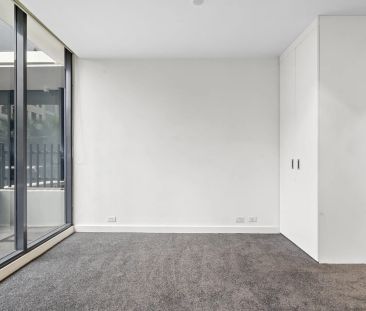 City Living, Modern 1 Bedroom Plus Study/2nd Bedroom Apartment With... - Photo 1