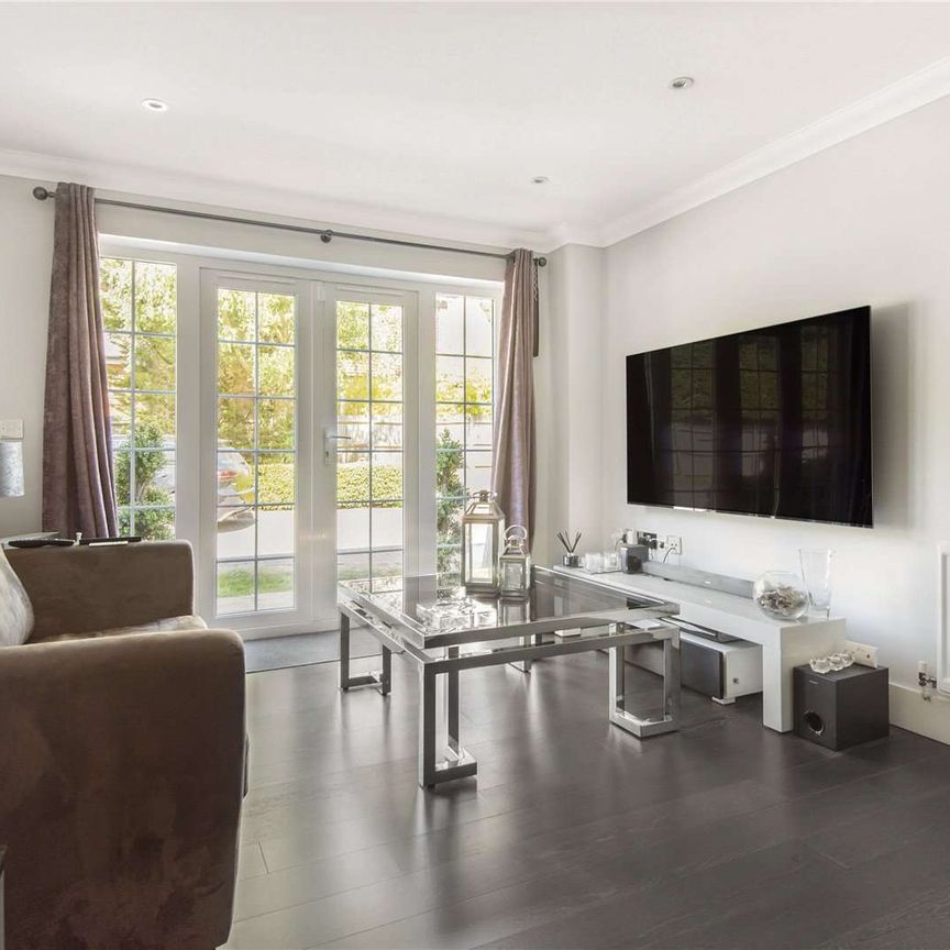 Two bedroom ground floor apartment with allocated parking. - Photo 1