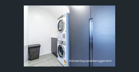 Luxury 2 Bedroom with City Views - Photo 4