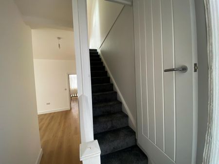 4 bedroom apartment to rent - Photo 3