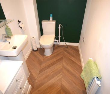 2 bedroom end of terrace house to rent - Photo 2