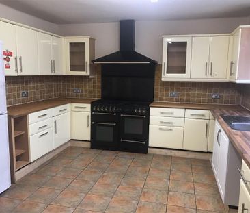4 bedroom semi-detached house to rent - Photo 4