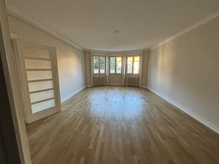 Location Appartement 4 pièces 117m² LYON 7ème - Photo 2