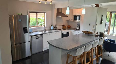 Home with sea views - Photo 4