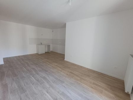location Appartement T4 DE 80.9m² À BOBIGNY - Photo 4