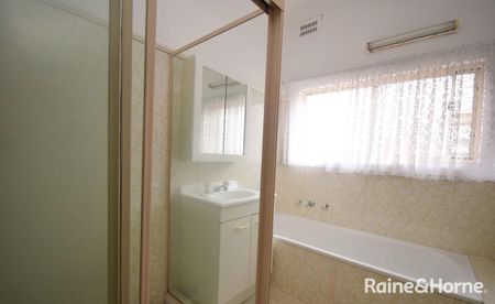 Neat and Tidy 3 Bedroom House - Photo 2