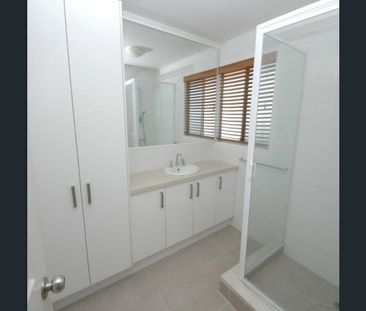 Ideal Location - quiet neighbourhood - Photo 2