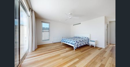 Stunning Contemporary Living with a pool and views! - Photo 4