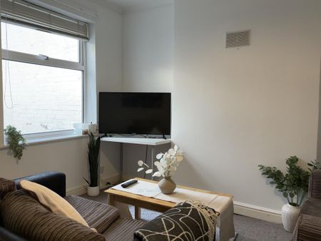 4 bedroom terraced house to rent - Photo 3