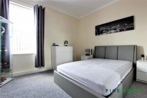 2 BEDROOM House - End Terrace - Photo 1