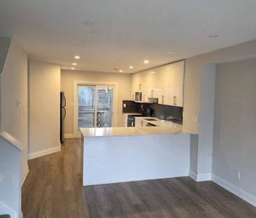 For Lease - 110 BEACH Road, Hamilton, Ontario - Photo 2