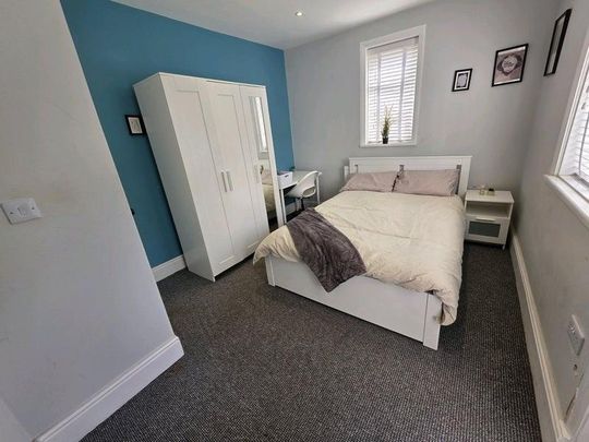 1 bedroom in a house share to rent - Photo 1