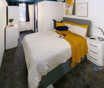 1 bedroom in a house share to rent - Photo 2