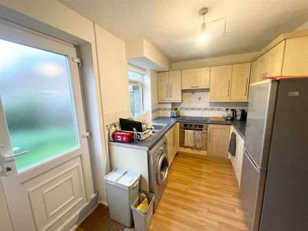 2 bedroom semi-detached house to rent - Photo 4