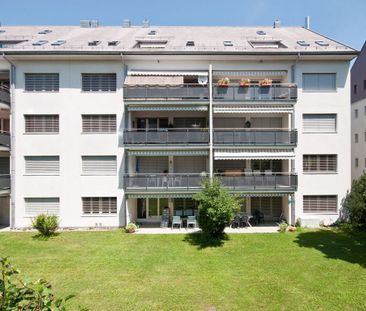 Schöne Dachwohnung mit Aussicht - Photo 1