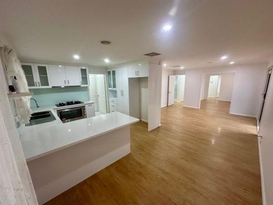The perfect and ideal location - Photo 1