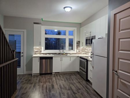 For Lease - 540 Essa Road, Barrie, Ontario - Photo 5