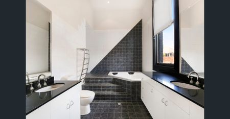 Secluded Shop Top Apartment! - Photo 2