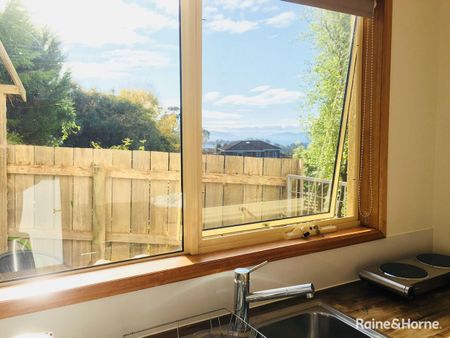 Sunny + fully furnished. Weekly Rent includes utilities! - Photo 3