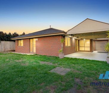 8 Rhone Grove, SKYE, VIC - Photo 2