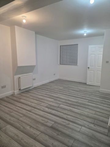 4 Bed Detached House, Kensington Street, M14 - Photo 2