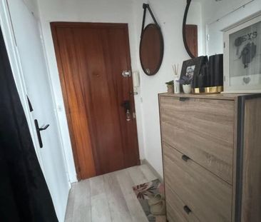 GRAND STUDIO A LOUER VUE SUR MONUMENT - Photo 1