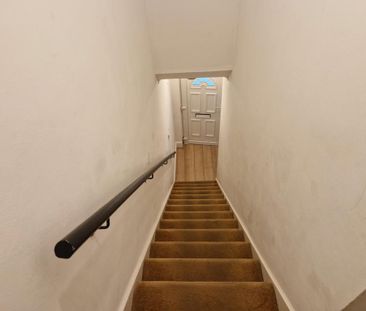 4 bedroom semi-detached house to rent - Photo 5