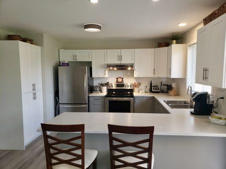 3 Bdrm: Updated Main Floor Suite in Lake Country - Photo 2