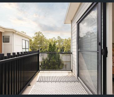 Modern Tri-Level Townhouse in Prime Coorparoo Location - Photo 5