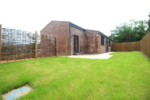 3 bedroom barn conversion to rent - Photo 1