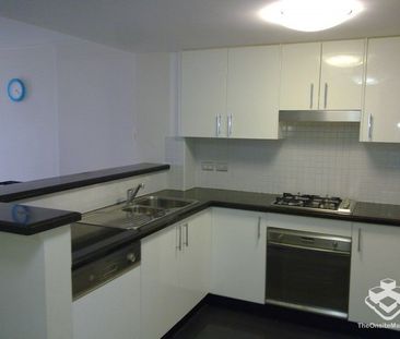 Luxury 2 Bed 2 Bath Hornsby Apartment 4 Mins. walk to Trains & Shops - Photo 6