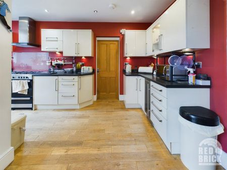 3 bedroom semi-detached house to rent - Photo 5