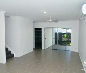 Spacious 3 Bedroom Townhouse - Photo 1