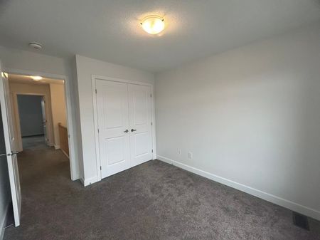 For Lease - 870 Solarium Avenue, Blossom Park - Airport and Area, Ontario - Photo 2