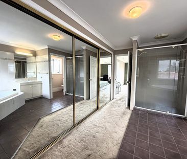 Spacious Family Home with Pool in Prime Calamvale Location – Walk t... - Photo 6