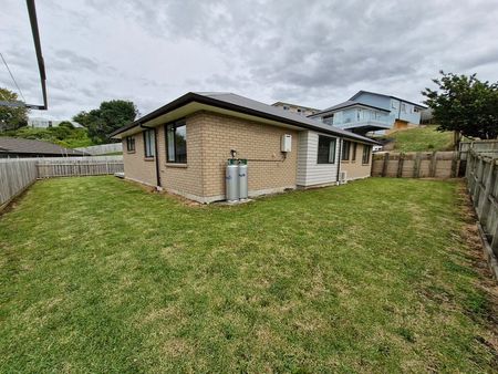 Modern, warm 4BR Home in Tuakau w/ Deck - Photo 3