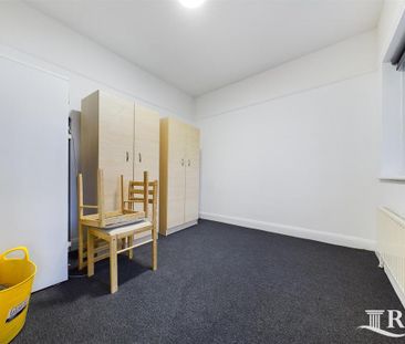 3 bedroom flat to rent - Photo 5