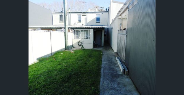 Great Location Rooms Available in small property close to UNSW and Train - Transport Lines - Photo 1