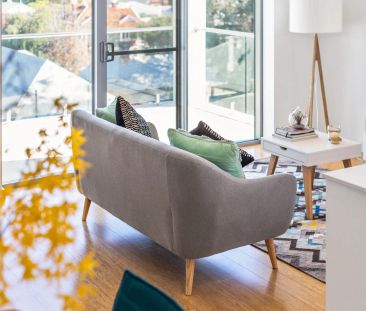 Light and bright with stunning views! - Photo 1