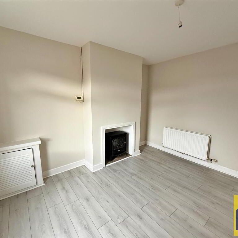 37 Parkgate Drive, Belfast, BT4 1EW - Photo 1