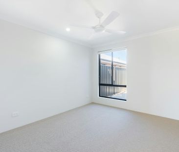 Stunning Near New Build – Modern Comfort & Convenience! - Photo 4