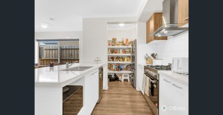 Modern 4-Bedroom Home for Lease in Clyde, VIC - Photo 4