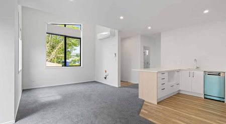 Modern, upmarket and well located - Photo 2