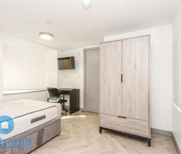 3 bed Apartment for Rent - Photo 5